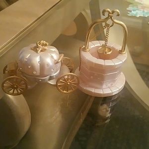 Gorgeous carriage and fountain set with crystals!